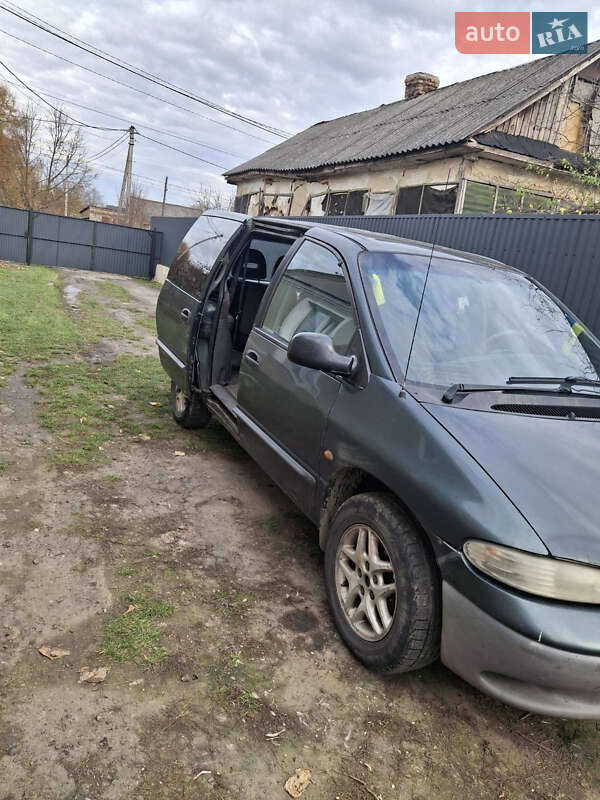Минивэн Chrysler Voyager 2001 в Горохове