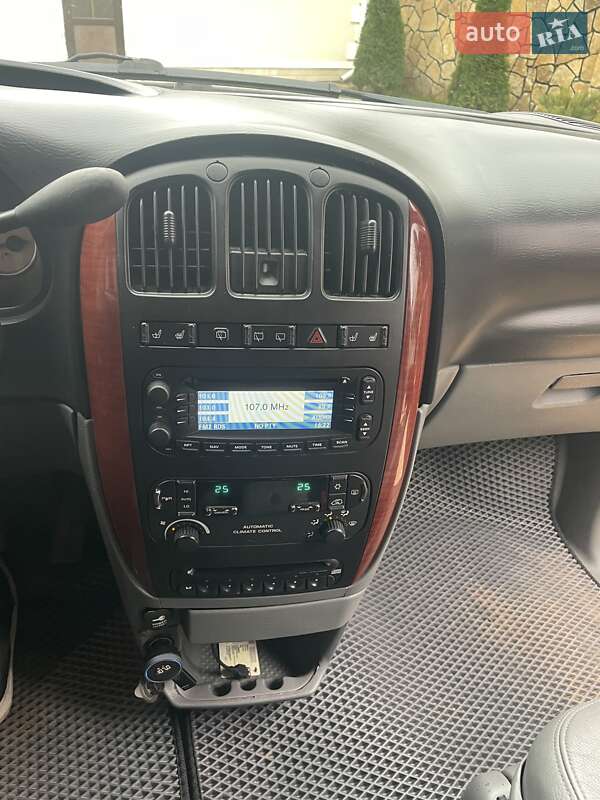 Мінівен Chrysler Voyager 2005 в Могилів-Подільському