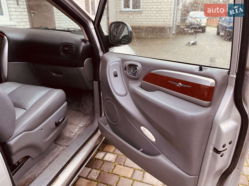 Мінівен Chrysler Voyager 2006 в Житомирі