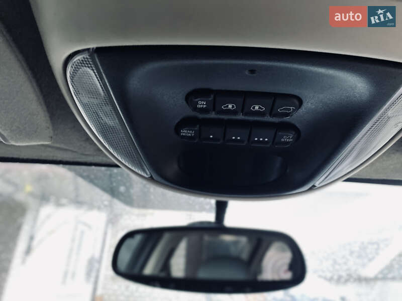 Мінівен Chrysler Voyager 2006 в Житомирі