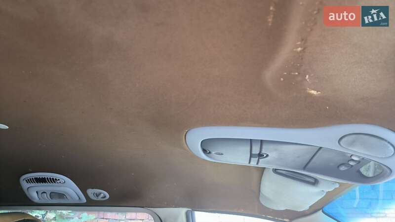 Седан Chrysler Voyager 1999 в Ужгороді