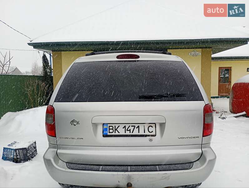 Минивэн Chrysler Voyager 2003 в Сарнах