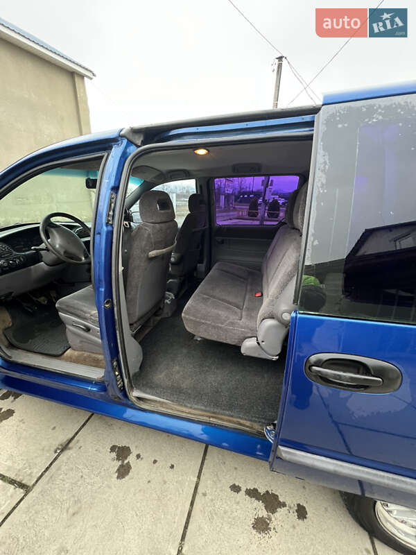 Минивэн Chrysler Voyager 1997 в Хусте