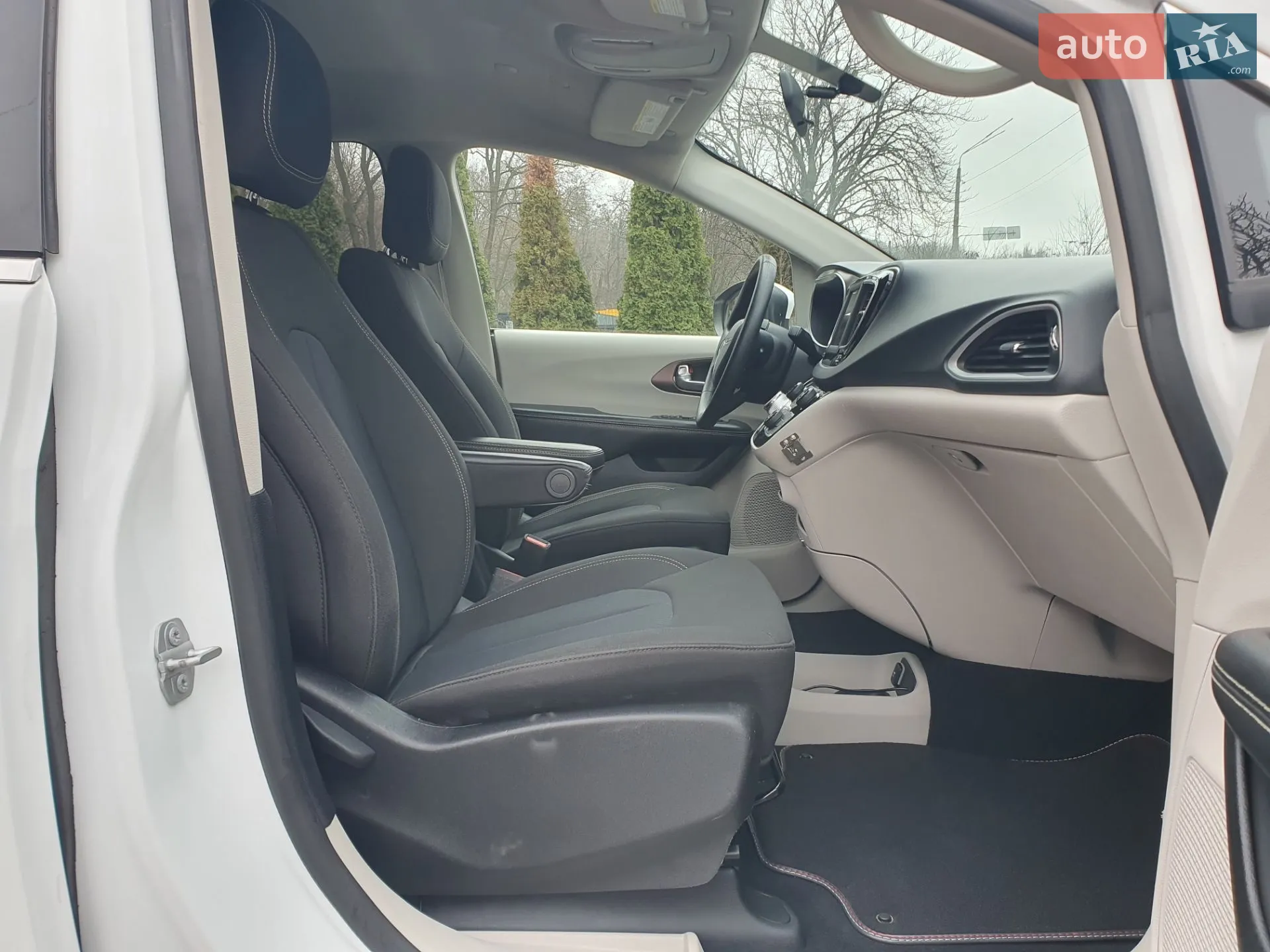 2020 Chrysler Voyager - мініатюра 37