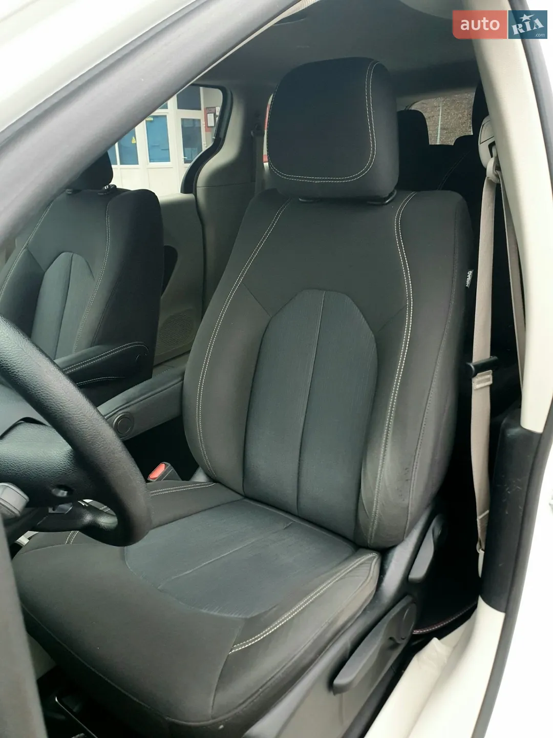 2020 Chrysler Voyager - мініатюра 31