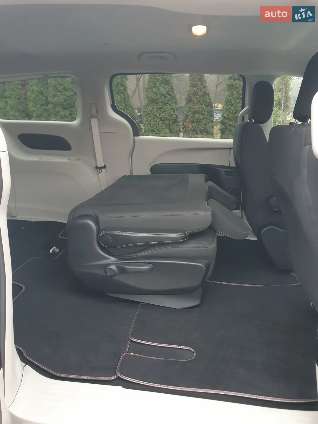 2020 Chrysler Voyager - мініатюра 44