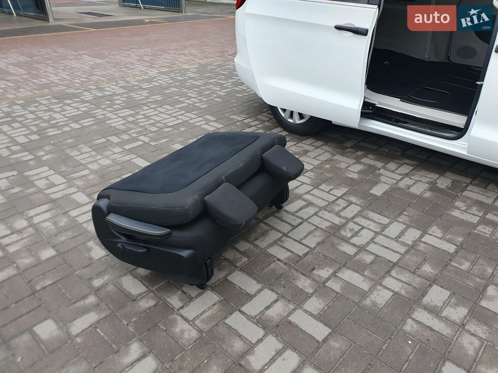 2020 Chrysler Voyager - мініатюра 46