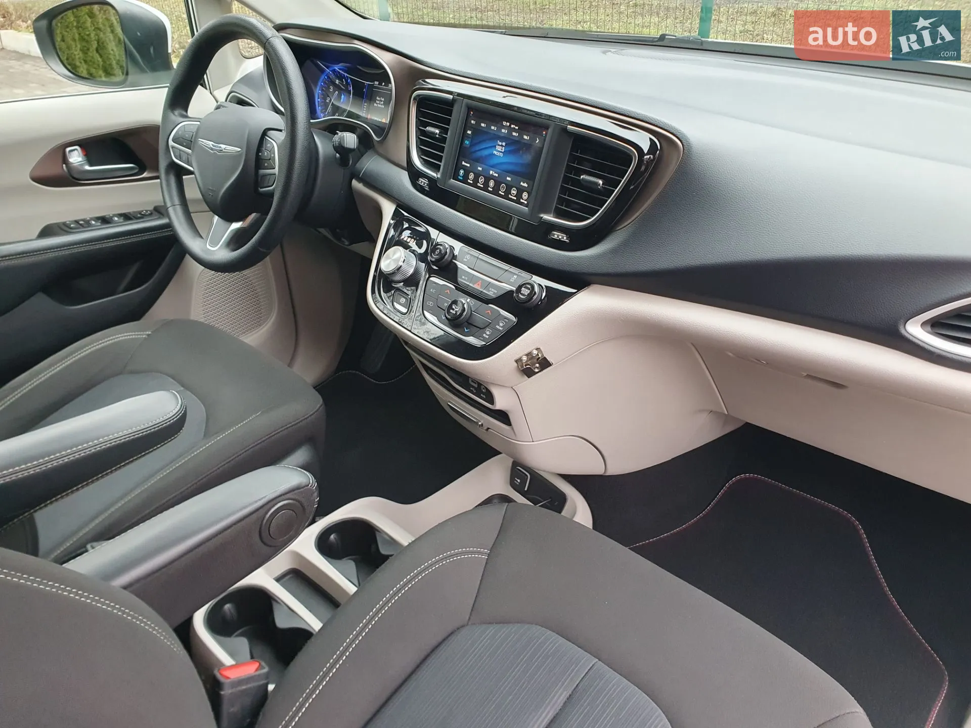2020 Chrysler Voyager - мініатюра 50