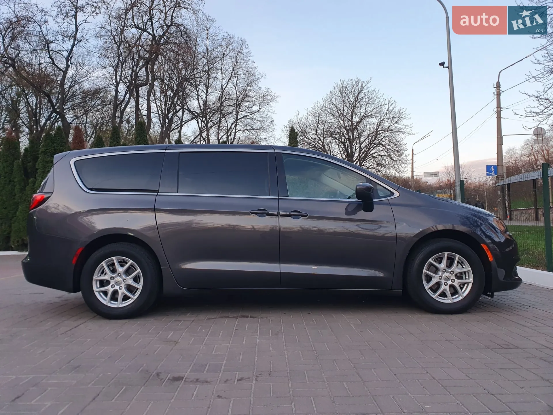 2022 Chrysler Voyager - мініатюра 12