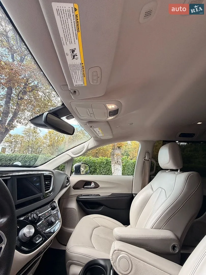 2020 Chrysler Voyager - мініатюра 20