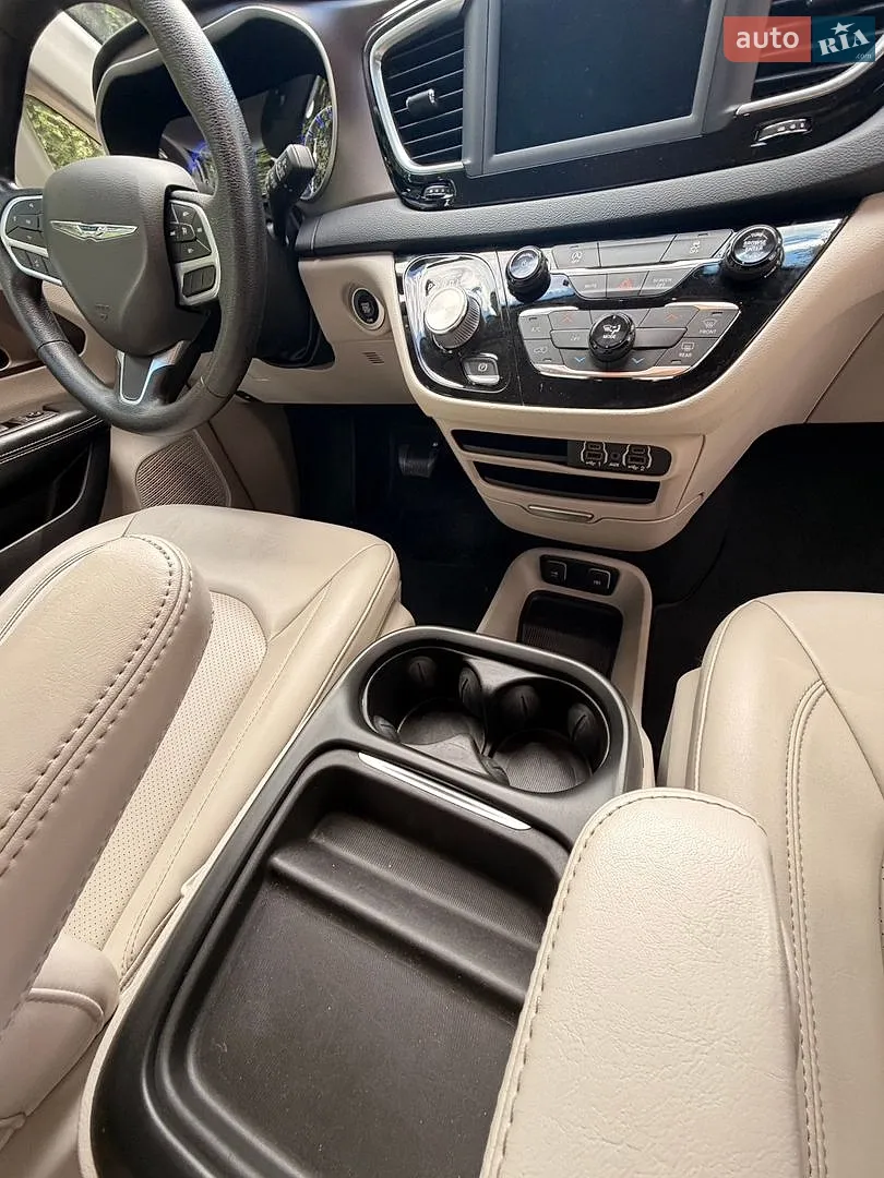 2020 Chrysler Voyager - мініатюра 28
