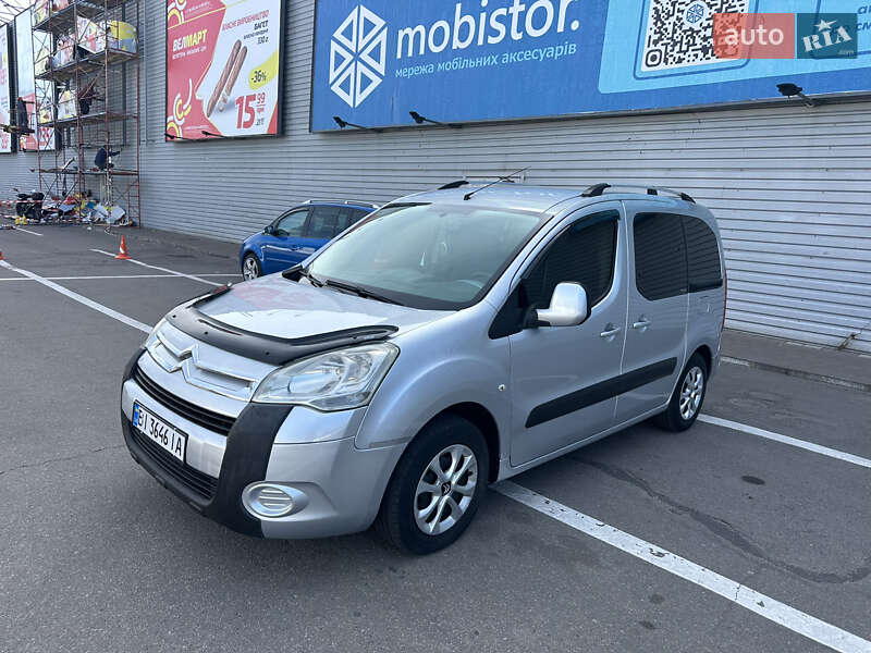 Минивэн Citroen Berlingo 2011 в 
