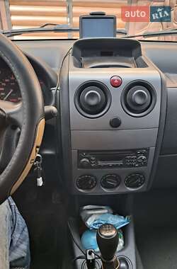 Грузовой фургон Citroen Berlingo 2007 в  фото 5 Грузовой фургон Citroen Berlingo 2007 в