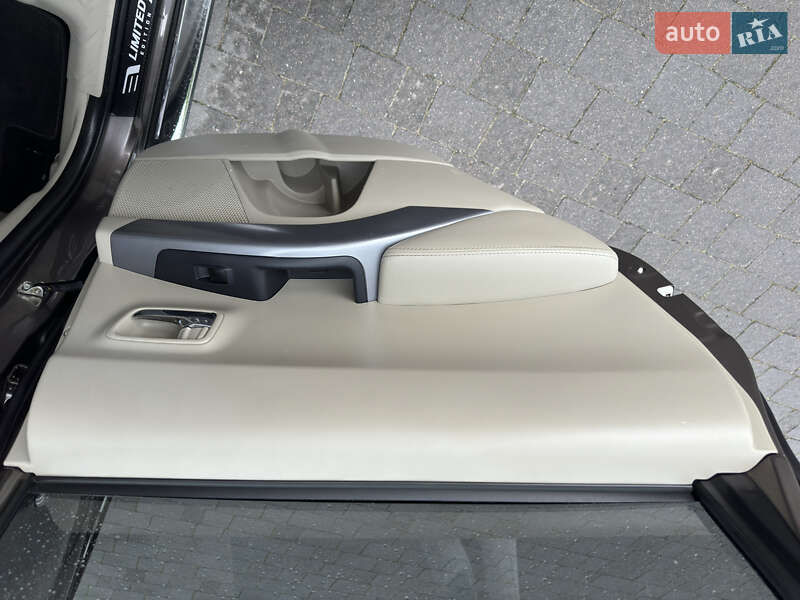 Позашляховик / Кросовер Citroen C-Crosser 2012 в Стрию