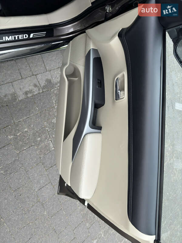 Позашляховик / Кросовер Citroen C-Crosser 2012 в Стрию