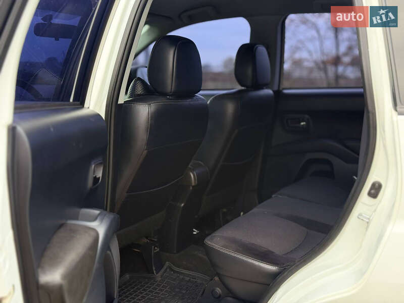 Позашляховик / Кросовер Citroen C-Crosser 2009 в Мені