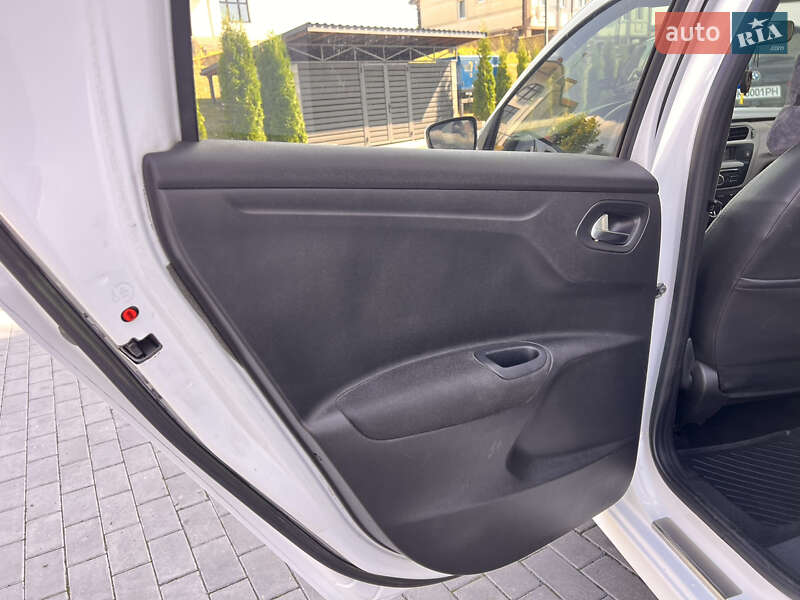 Седан Citroen C-Elysee 2013 в Рівному