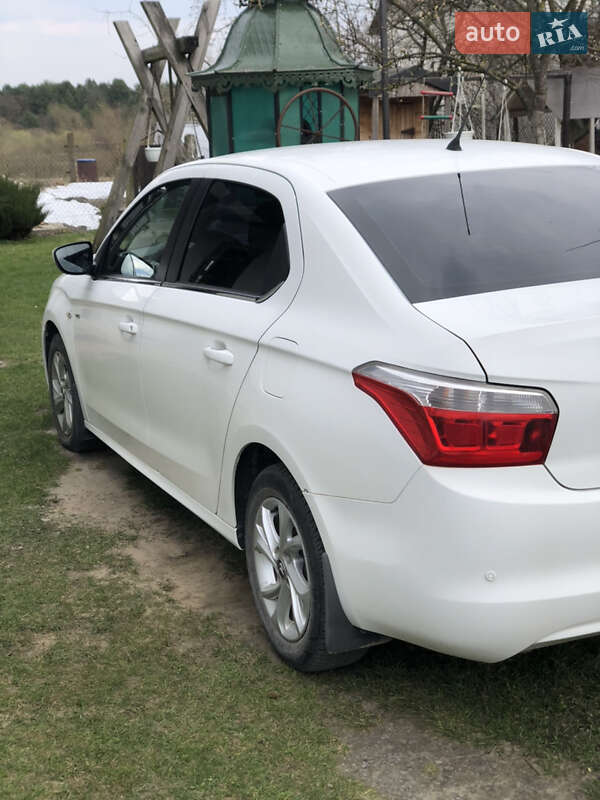 Седан Citroen C-Elysee 2013 в Львове