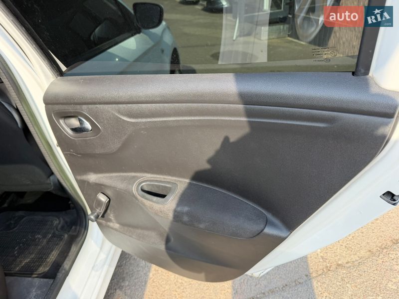 Седан Citroen C-Elysee 2013 в Киеве фото 18 Седан Citroen C-Elysee 2013 в Киеве