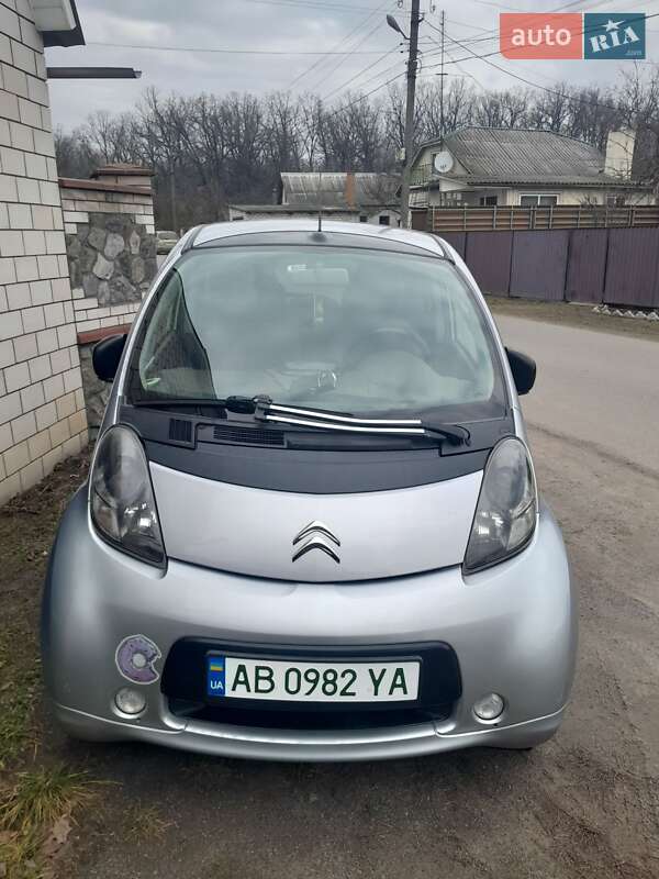 Хэтчбек Citroen C-Zero 2011 в 