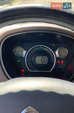 Хэтчбек Citroen C-Zero 2011 в 