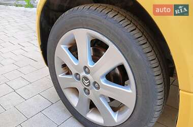 Хэтчбек Citroen C-Zero 2011 в 