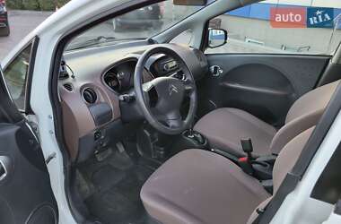 Хэтчбек Citroen C-Zero 2011 в 