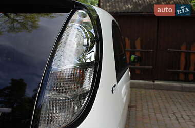 Хэтчбек Citroen C-Zero 2011 в 