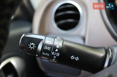 Хэтчбек Citroen C-Zero 2011 в 