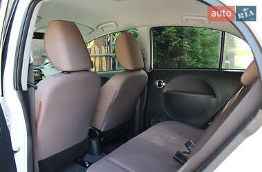 Хэтчбек Citroen C-Zero 2011 в 
