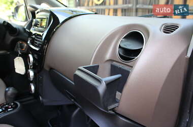 Хэтчбек Citroen C-Zero 2011 в 