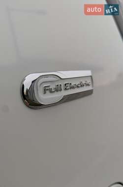 Хэтчбек Citroen C-Zero 2015 в 