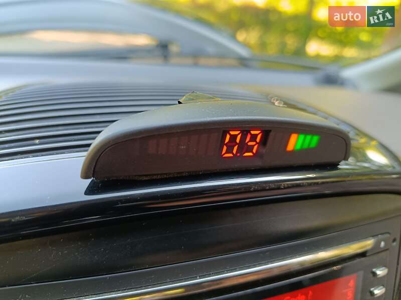 Хэтчбек Citroen C-Zero 2012 в Сходнице