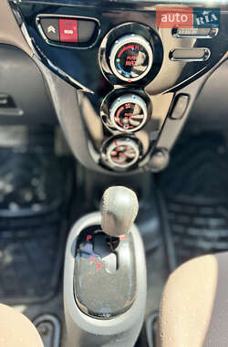 Хэтчбек Citroen C-Zero 2011 в 