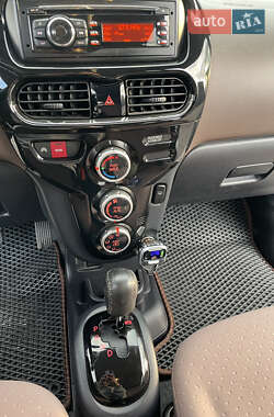 Хэтчбек Citroen C-Zero 2011 в 