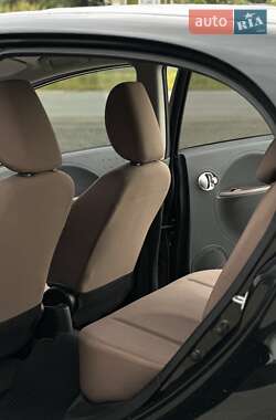 Хэтчбек Citroen C-Zero 2011 в 