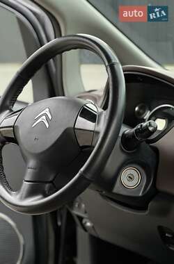 Хэтчбек Citroen C-Zero 2011 в 
