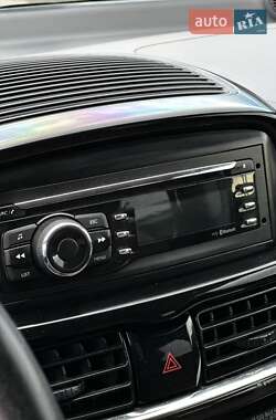Хэтчбек Citroen C-Zero 2011 в 