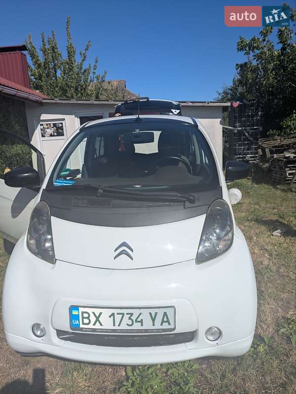 Хэтчбек Citroen C-Zero 2010 в 