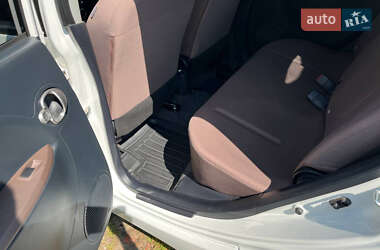 Хэтчбек Citroen C-Zero 2011 в 