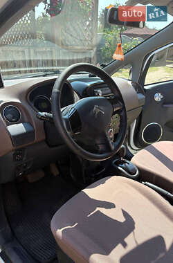 Хэтчбек Citroen C-Zero 2011 в 