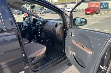 Хэтчбек Citroen C-Zero 2011 в 
