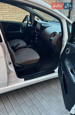 Хэтчбек Citroen C-Zero 2012 в 