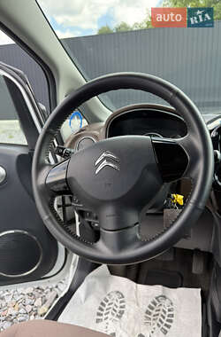 Хэтчбек Citroen C-Zero 2011 в 