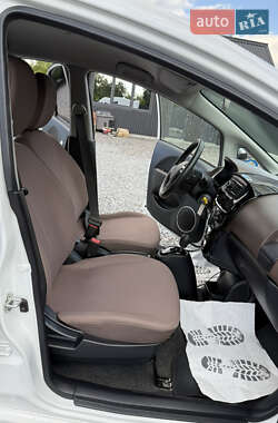Хэтчбек Citroen C-Zero 2011 в 