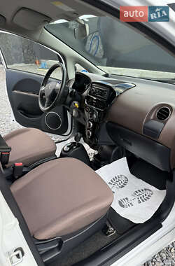 Хэтчбек Citroen C-Zero 2011 в 