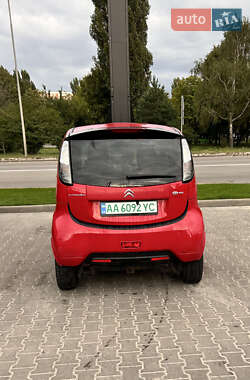 Хэтчбек Citroen C-Zero 2011 в 