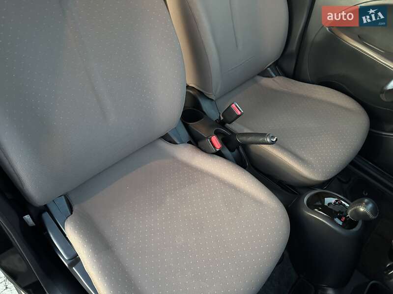 Хэтчбек Citroen C-Zero 2013 в Луцке фото 31 Хэтчбек Citroen C-Zero 2013 в Луцке