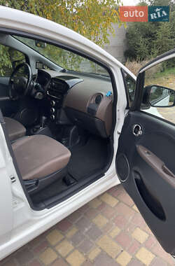 Хэтчбек Citroen C-Zero 2012 в 