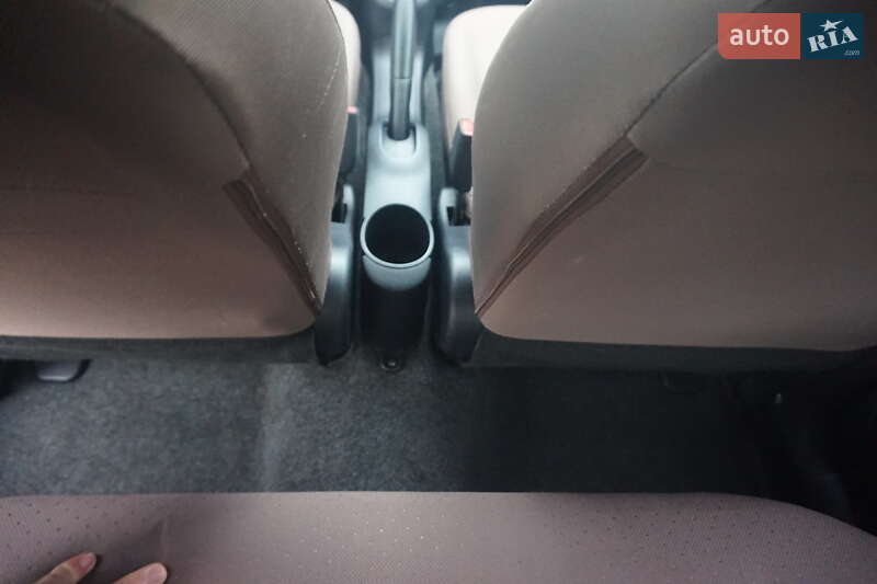 Хэтчбек Citroen C-Zero 2012 в Самборе фото 48 Хэтчбек Citroen C-Zero 2012 в Самборе